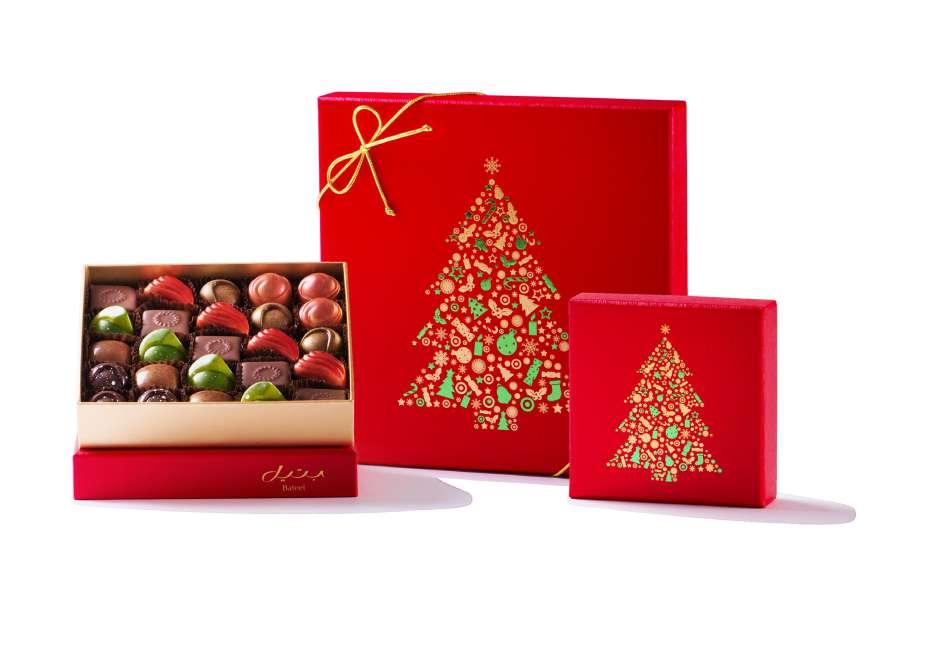 WINTER RED Nostalgic red Christmas tree boxes adorned with festive design SMALL
