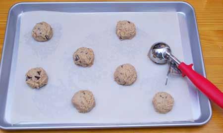 13 8 Line baking sheets with parchment paper and arrange scoops of dough on the pan with plenty of room in between to allow for the dough to melt and expand.