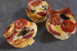 Baked mini omelettes 8 slices unsmoked back bacon (use a vegetarian bacon if preferred*) 1 tsp ghee or organic butter 3 closed cup mushrooms, finely chopped 8 cherry tomatoes, halved 6 free range