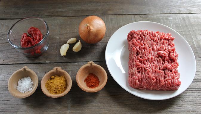 Mince masala 2 tsps organic coconut oil 1 large white onion, finely chopped 750g extra lean beef mince/ low fat vegetarian mince* 3 cloves garlic, finely chopped 2 tsps Mangal meat masala spice 1 tsp