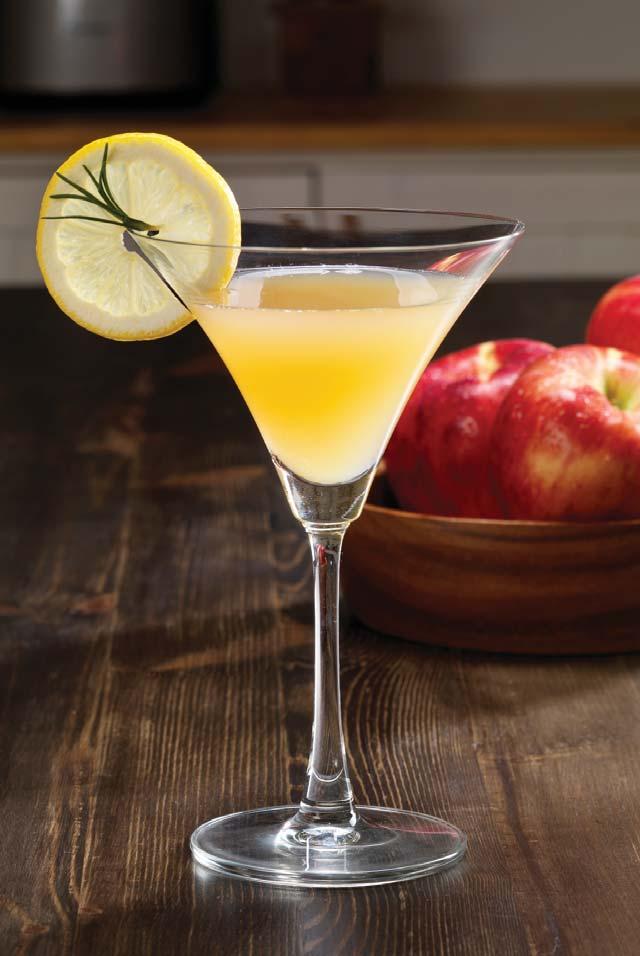 Cocktail02 Apple Martini Enjoy the fresh scent of a fresh apple. Apple Martini has a refreshing taste of apple. 1 Prepare the apple as a whole. Cut the apple as needed to fit the chute.