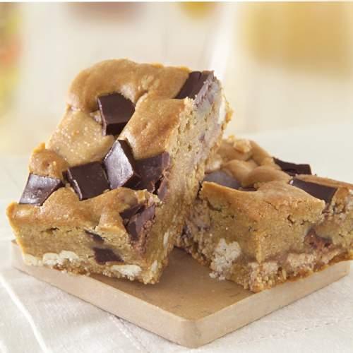 Toffee Crunch Blondie It s like sinking into a quilt of richness. A buttery blondie studded with creamy white chocolate chunks and loaded with semi sweet chocolate and chewy pieces of Heath toffee.