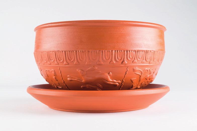 SAMIAN WARE DISHES This red pottery is called Samian ware. It was very expensive, and was used by the officers in charge.
