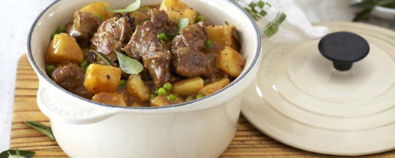 Tasty Mutton, Pea and Potato Curry Friday 19th May COOK TIME PREP TIME SERVES 01:05:00 00:10:00 4 This is a quick and easy way to make a mild curry for family and friends. INGREDIENTS 1.