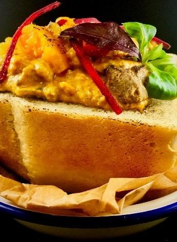 Bunny Chow 1kg beef brisket, cut into chunks 3 banana shallots, finely diced 1 thumb sized piece of grated ginger 2 garlic cloves, grated 18g Madras curry powder 3g chilli flaked guajillo 5g dried