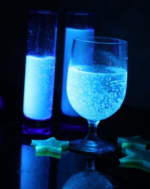 Glow in the Dark Beverages The secret to glowing food is tonic water (diet tonic water works too). It contains quinine, and guess what happens when you expose quinine to black light? Fun, right?