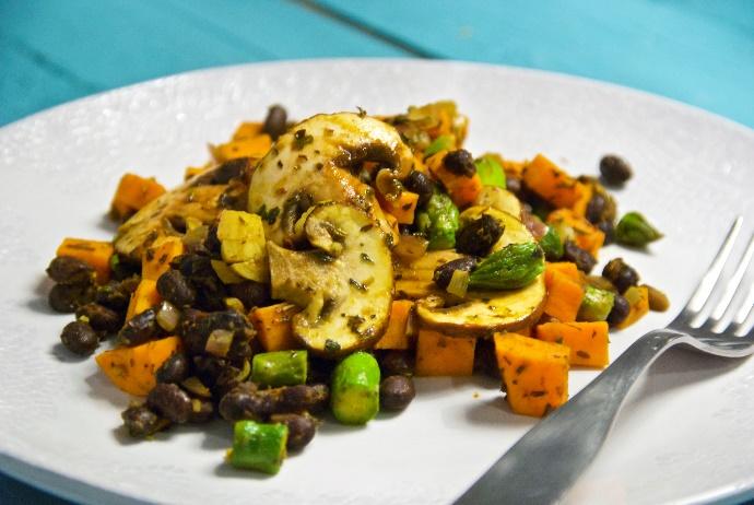 Breakfast Veggie Hash [Serves 2] 1 cup chopped sweet potato ½ cup chopped asparagus ½ cup sliced mushrooms ¼ cup chopped red onion 1 can black beans (400g) 1 tablespoon dried Italian Seasoning 1