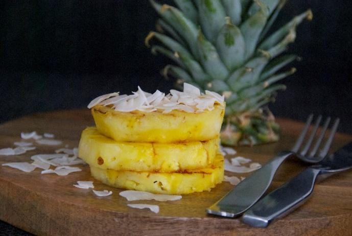 Grilled Pineapple with Coconut Shavings [Serves 2] ½ pineapple cut into rings ½ cup unsweetened coconut shavings Grill