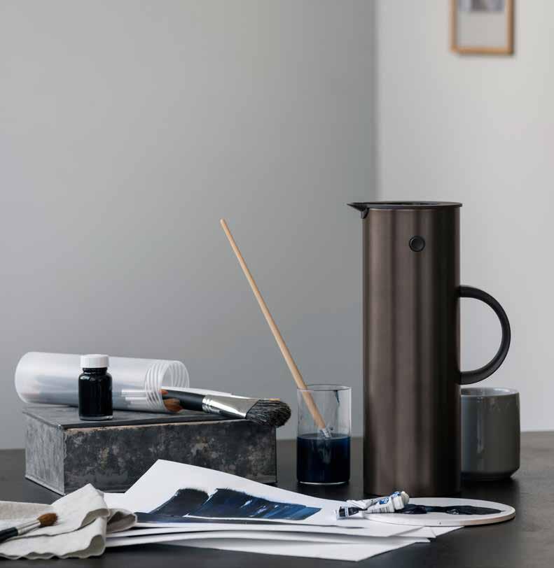 6 Iconic around the world To celebrate the 40th anniversary of the EM77 vacuum jug, it is being launched in an elegant finish that