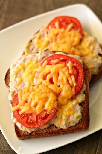 DAY 5 SMALLER FAMILY- OPEN FACED TUNA MELTS M A I N D I S H Serves: 4 Prep Time: 15 Minutes Cook Time: 3 Minutes 1/2 cup light mayonnaise 1/3 cup chopped green bell pepper 1 1/2 Tablespoons chopped