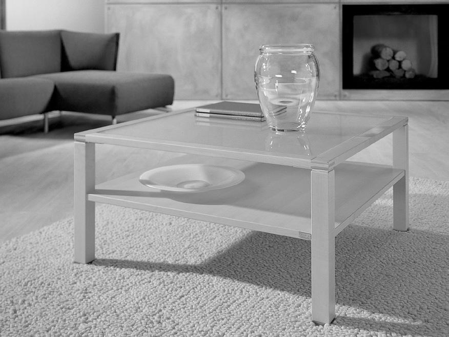 CT 10 The CT 10 coffee table is a modern classic on light bronze coloured legs. A great number of versions and dimensions can be chosen for the substructure as well as the top and bottom shelf.