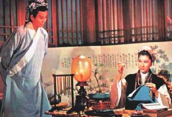 Singing Huangmei melody became a fashion in Taiwan, and Ling Po, who starred as the character Lian Shan Bo in The Love Eterne, became the most popular star of this film genre.