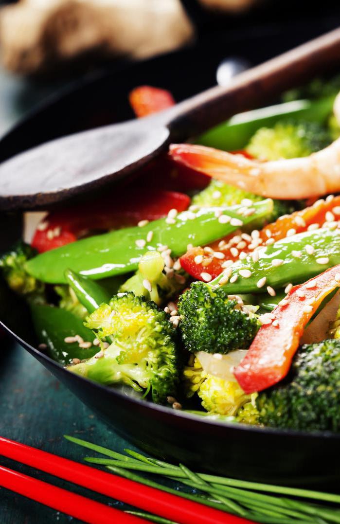 Gingered Stir-Fry with Shrimp, Bell Peppers, and Broccoli Florets Yields: 1 Serving Prep Time: 10 min Cook Time: 15 min ½ cup brown rice 2 tsp sesame oil, divided 1 Tbsp low-sodium tamari 1 Tbsp
