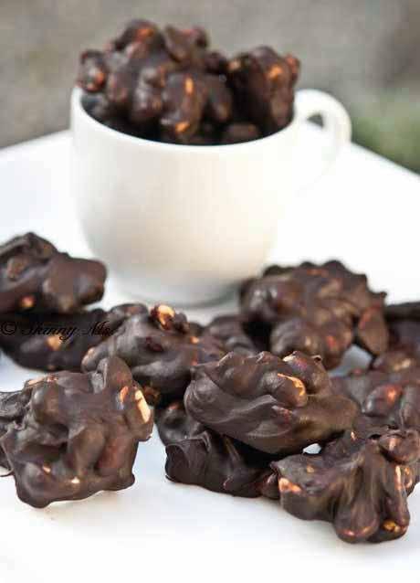 LOW GL CHOCOLATE & FRUIT CLUSTERS Prep time: 25 mins Makes 12 PERFECT TO MAKE WITH KIDS 100g dark chocolate (Green & Blacks or other good quality chocolate) 15g dried cranberries 25 ready-to-eat