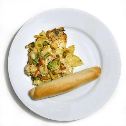 What you should eat The recommended portion for the Olive Garden's chicken giardino is 6 ounces of pasta and one, 4-ounce