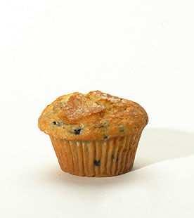 Large blueberry muffin, Byerly's The standard muffin is 2 ounces and packs 150 calories and 7 grams of fat.