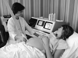 S448: Ultrazvuk U mnogim zemljama, fetus, beba u razvoju, može da se fotografiše putem ultrazvuka (ehografija). Ultrazvuk se smatra bezbjednim i za majku i za fetus.