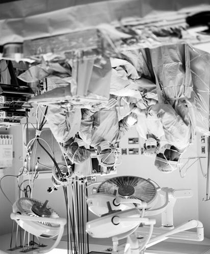 S526: OPERACIJE POD ANESTEZIJOM Hirurške intervencije koje se izvode nad pacijentima pod anestezijom u specijalno opremljenim salama, postale su neophodne za liječenje mnogih bolesti.