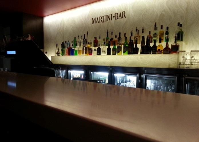 au MARTINI BAR Capacity 50-120 people An amazing basement space which boasts the original bank safe door, exquisitely furnished and designed the Martini Bar is perfect for large groups.