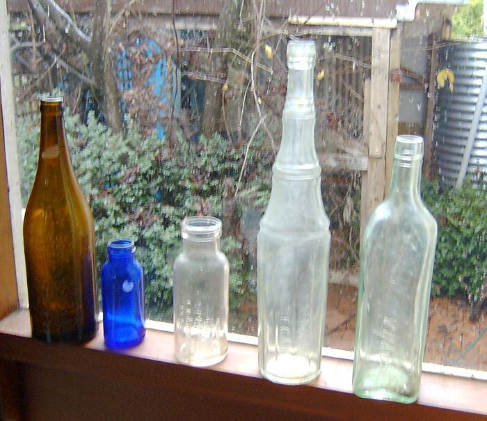 ADDITIONAL BOTTLES FROM MY COLLECTION Above are five bottles bought on 30 th June 2005. From left to right they are Beer bottle brown green colour Perth & Freemantle Bottle Exchange Co Ltd.