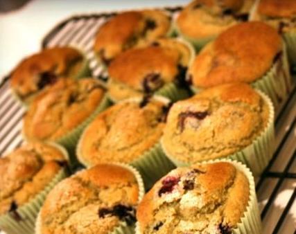 GLUTEN FREE BLUEBERRY MUFFINS WITH WHEATGRASS (MAKES 6-10) 16 ounces of gluten-free muffin mix 2 eggs 1/2 cup applesauce 1 cup blueberries 2 tablespoons Bioglan Superfoods Wheatgrass Powder 2