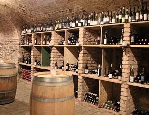 Guided tour through our historic vaulted cellar Immerse yourself in the world of Viennese wine Restaurant Ofenloch is not only well known for his outstanding kitchen, but also for its extensive range