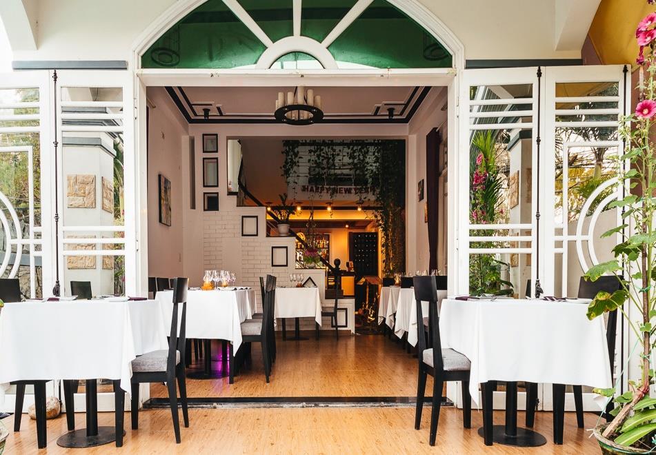 The kitchen of this fine-dining venue is headed by Vietnamese chef Nguyen Nhu Thinh, who has worked in The Lanesborough Hotel, Padstow s The Seafood Restaurant, and Nihonryori Ryugin - a