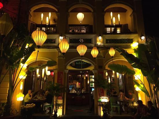 MORNING GLORY Add: 106 Nguyen Thai Hoc Street, Hoi An Tel: (+84-235) 2241 555 Capacity: 120 guests 8:00 23:00 Situated in an elegant traditional style building in the heart of Hoi An s old town,