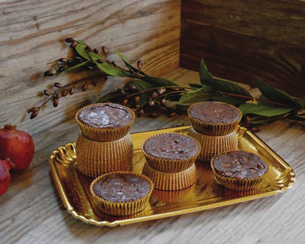 Gold Pastry Trays Solid Cardboard Laminated with a Gold Finish PET-Laminated Freezer Safe Grease & Bend Resistant Optional Lid Available for Sizes 4 & 6 Tray Gold pastry tray shown in rolled edge.
