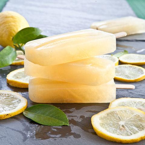 LEMON ICE CUBES AND FROZEN POPS - PAGE 2 7. Lemon frozen pops: Pour the lemonade into a frozen pop mould. Fill each space close to the top and place a stick in the centre of each space.