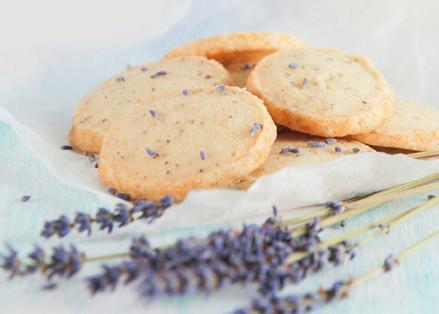 250 g flour 125 g butter 125 g baking or fine-grained sugar 1 egg 5 g lavender flowers (dried) 3 tbsp lavender flower syrup Lavender biscuits: quick and easy Cut the butter