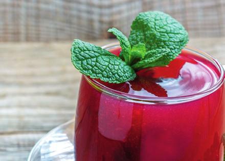 7 leaves gelatin 400 ml lavender flower juice (syrup mixed with water) 125 g raspberries 250 ml of sparkling wine 20 leaves of coriander Lavender jelly For the lavender flower jelly, cool 4 glasses.