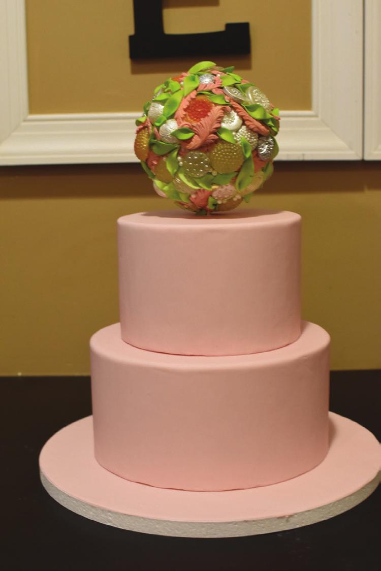 I used the Classic Pearl Swag mold for the center of the top tier cake.