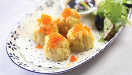 2 PCS) Home-made prawn cakes served with plum