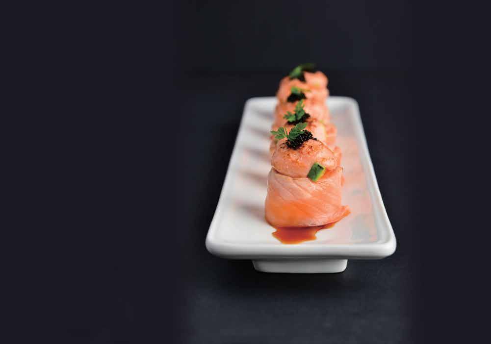 Seared Salmon Sushi Roll 炙りサーモン巻き 15 (5Pcs)