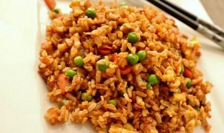 95 Egg fried rice base with shrimps, char sui pork, chicken & peas 143 星洲炒飯 Spicy Singapore Fried Rice (s) 9.95 144 招牌炒飯 House Special fried rice 9.95 145 大蝦炒飯 King Prawn fried rice 9.