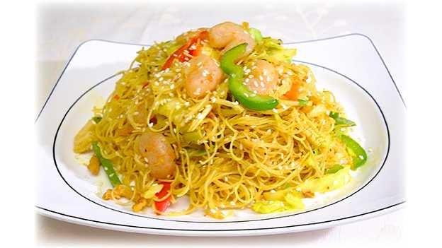 25 Vegetable Crispy Fried Noodles Crispy thin egg noodles topped with mixed vegetables stir fry in soy sauce 180 香辣炒麵 Spicy hot Stir fry plain Chow Mein (v) 4.