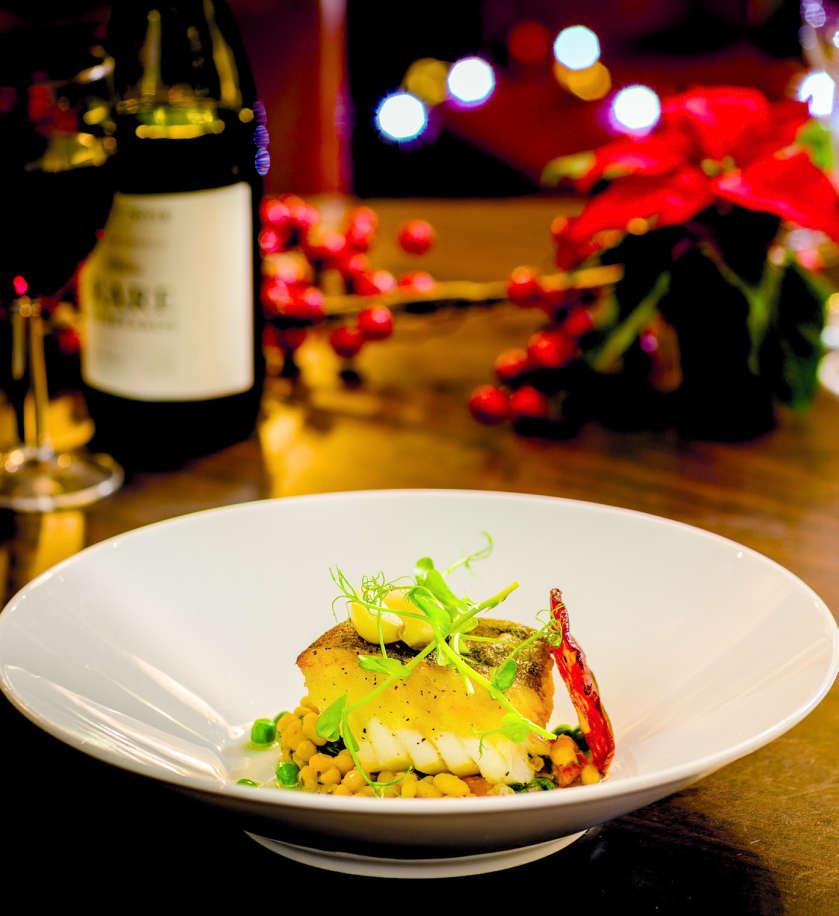 CELEBRATING Festive WITH Dining Looking to enjoy the atmosphere of a big Christmas party?