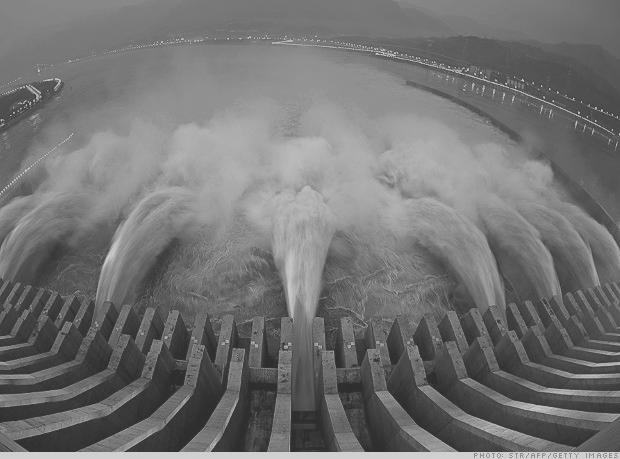 Primeri iz prakse Brana Tri klanca hidroelektrana na reci Jangce, u Kini Projekat je završen tri godine pre isteka planiranog roka LITERATURA Aktuelnost i značaj posebbnih uzansi o građenju Dr Goran