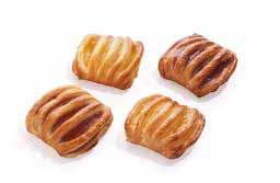 18 VIENNOISERIE OTHER VIENNOISERIE 5000649 MINI PAIN AU CHOCOLAT AU BEURRE 25 g 4 x 40 PCS C/S 80 C/S PAL DEFROST 22 C 30 BAKING 170 C 13-15 READY TO BAKE A mini butter chocolate roll with two bars