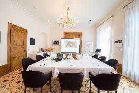They offer space for 2 to 28 people and are suitable for business meals in an intimate setting and during the day for group work or workshops.