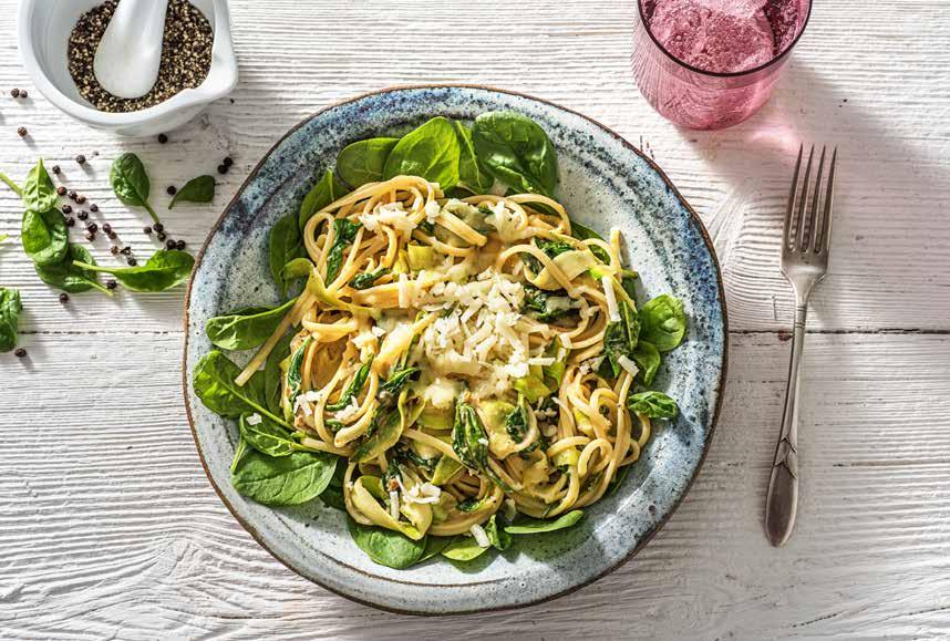 Linguine with courgetti and olive paste With goat's cheese and baby spinach Linguine Garlic Courgetti f Baby spinach f Green olive paste f Grated goat s cheese f 4 Total: 20 min.