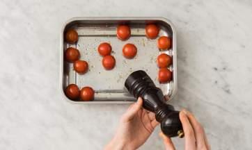 ROAST THE CHERRY TOMATOES In the meantime, mix the red cherry tomatoes with ¼ tbsp olive oil per person in an oven dish and season with salt and pepper.
