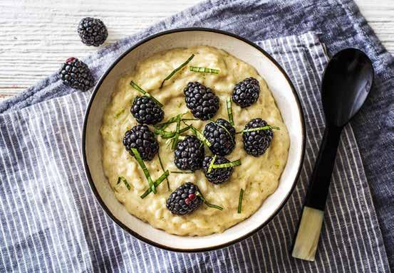 RICE PUDDING WITH BLACKBERRIES AND CARDAMOM With lime and Thai basil * Easy The best rice pudding is made of risotto rice because it turns extra silky while boiled.