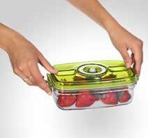 How it Works 1. Store Food 2. Close Lid 3. Pump 3 Times Vacucraft containers are easy to use and clean.