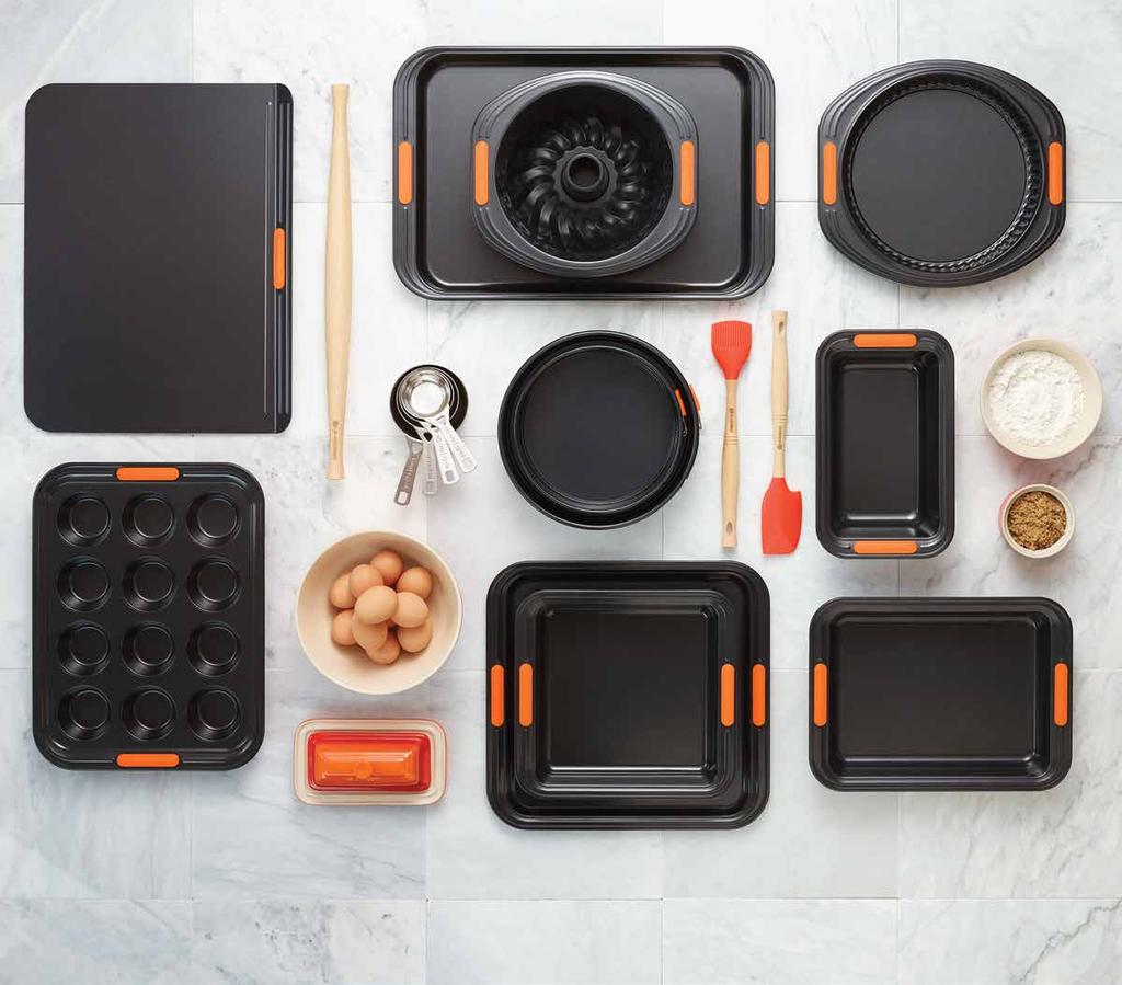 3 Nonstick Bakeware Bake it Better Le Creuset's Metal Bakeware range offers the perfect shapes for all kinds of sweet and savory baking.