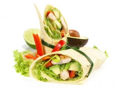 Avocado 'Chicken' Wraps Lunch Serves: 2 150g Quorn Chicken-Style Pieces, sliced ½ Lime, juice only ½ tsp Mild Chilli Powder 1 Garlic Clove, chopped 1 tsp Olive Oil 2 Wraps 1 Avocado, sliced 1 Pepper,