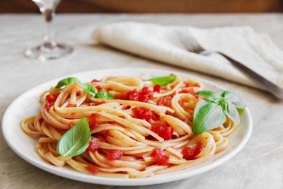 Pasta, Roast Tomatoes & Cheese Serves: 4 8 large Tomatoes 200g Pasta 200g Goats Cheese, crumbled 1 tbsp Garlic-infused Olive Oil Salt & Pepper, to own taste 1.