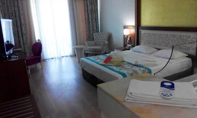 ROOMS 4 LOCATION SPACE FEATURES DELUXE HONEYMOON ROOMS Near the sea and have a sea view 28 m2 9 rooms.