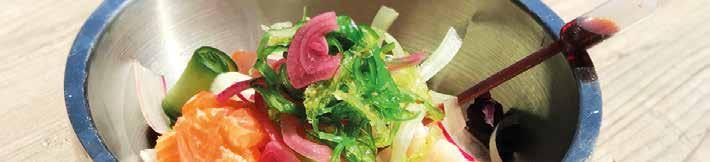 Salades Salade Lieveling gerookte vissoorten mosterd-dille saus 12,75 Salad Lieveling smoked fish mustard dill dressing Poke bowl sushi rijst tonijn zalm wakame verse groentjes sesam dressing 13,50